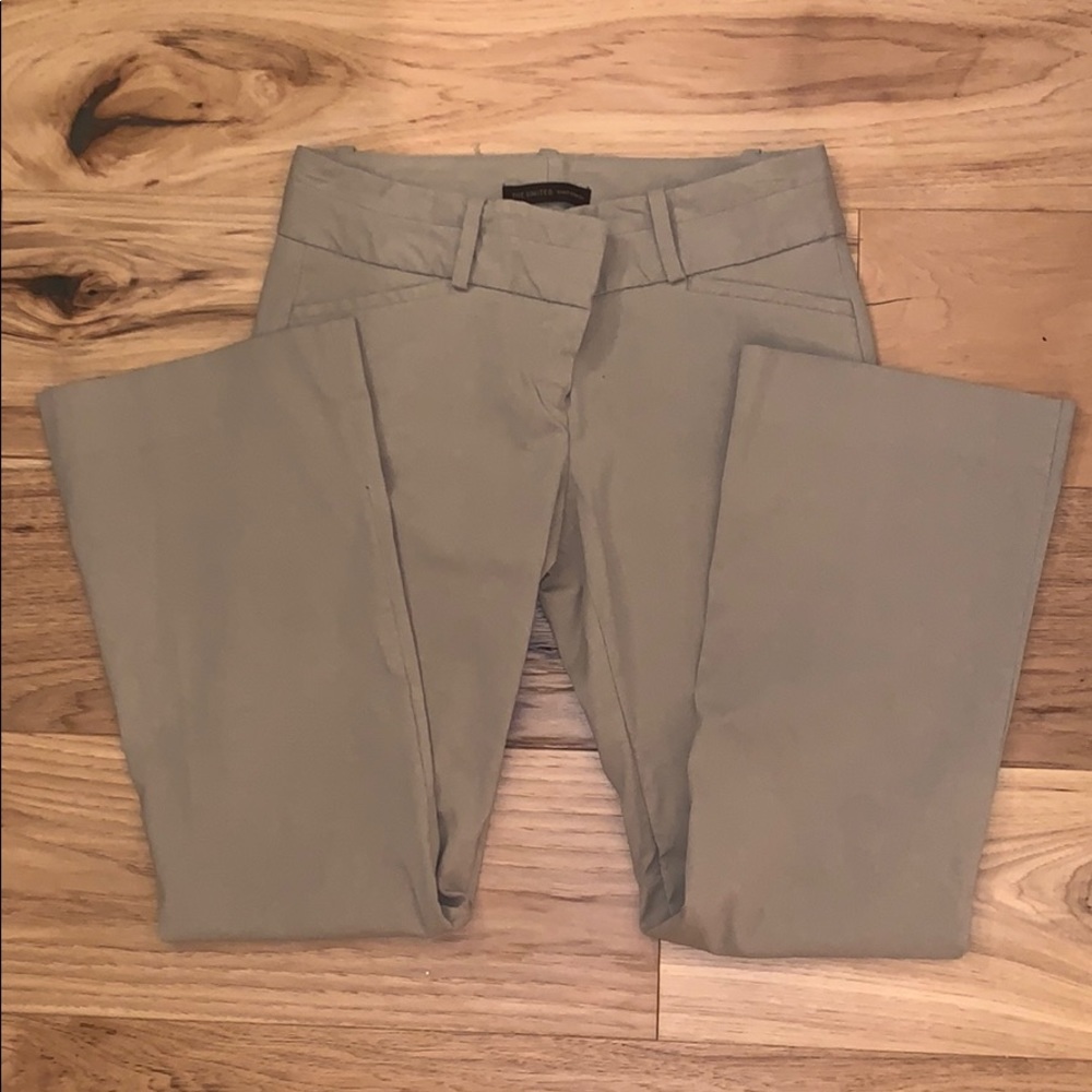 ⚠️SOLD! super cute flare khakis
